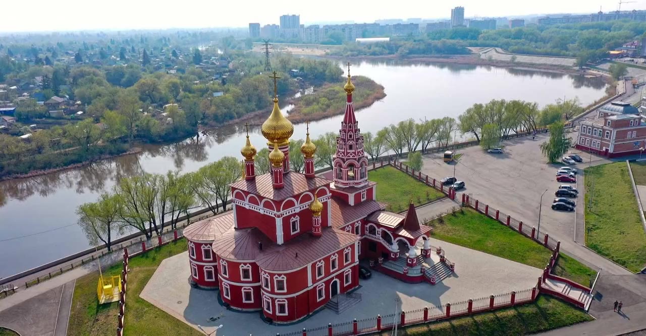Курган с высоты: Богоявленский собор на берегу Тобола